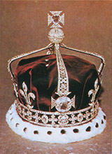 Корона английской королевы Елизаветы, Мальтийский крест и трилистники Валуа